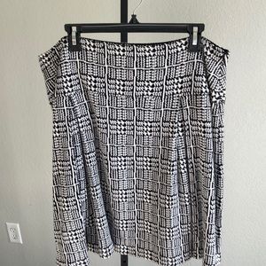 St. John Black & White Sweater Skirt